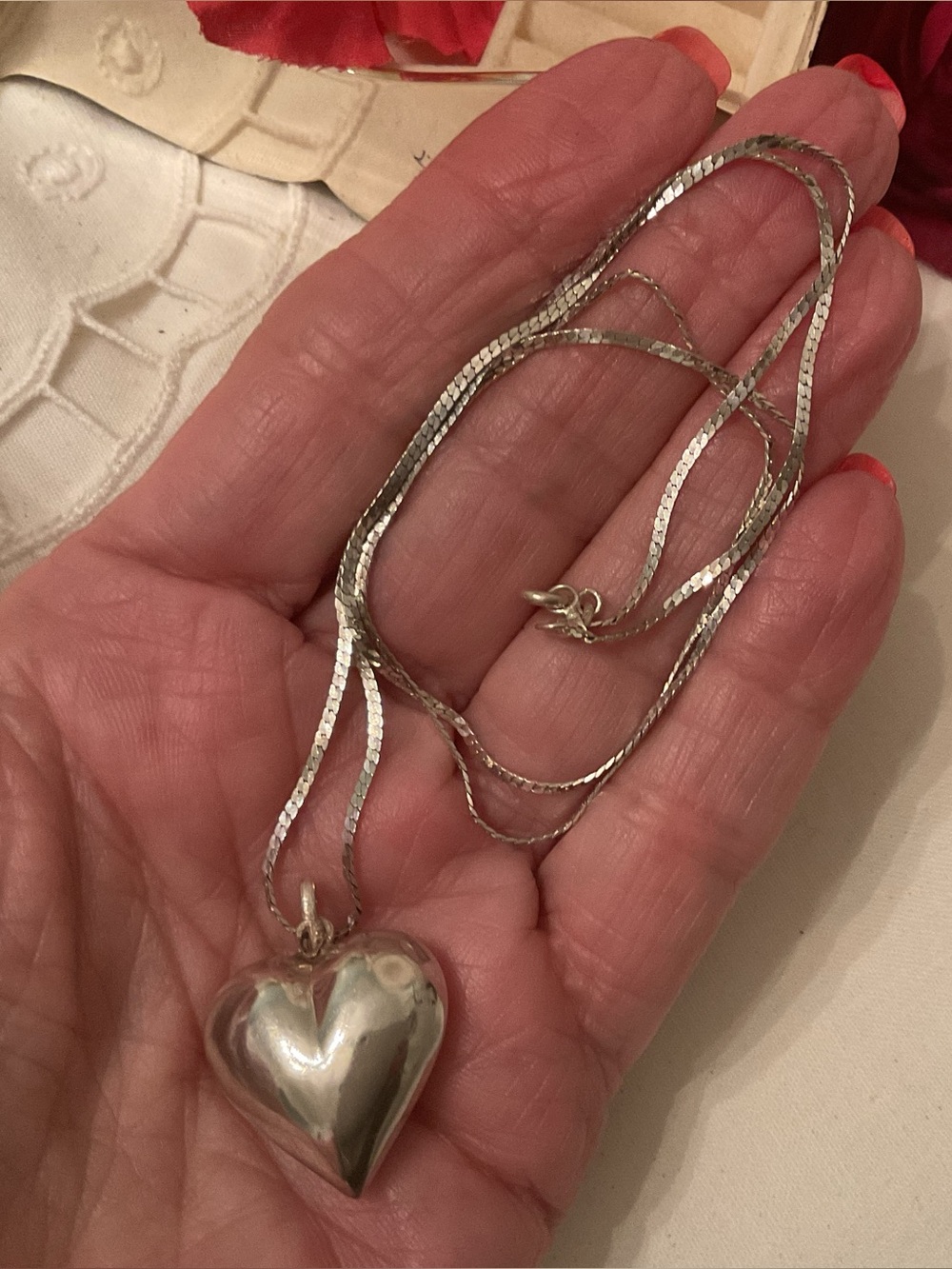 VINTAGE 925 STERLING SILVER TWO-SIDED PUFFED HEART WITH 24” 925 ITALY CHAIN - Picture 6 of 11
